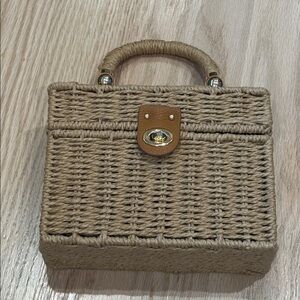 NWOT Shiraleah super cute! Tan Woven train case convertible bag